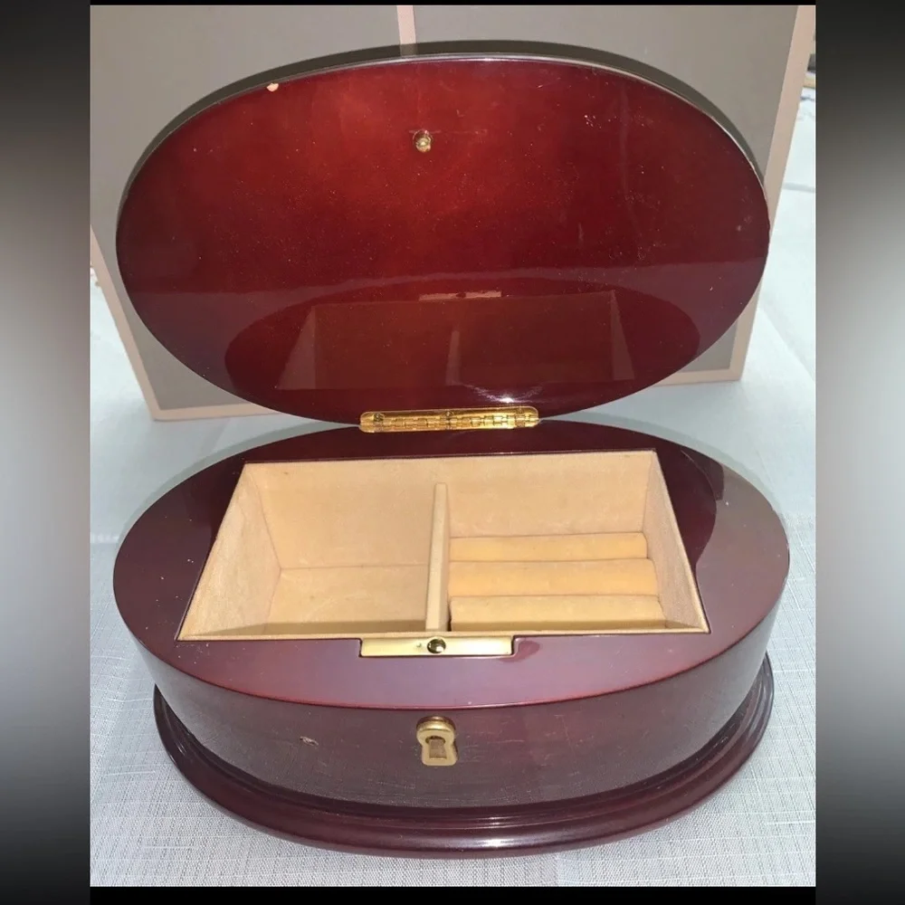 🎯 NEW Oval Cherry Wood Jewelry Box NWOT